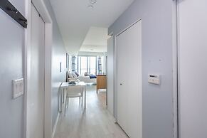 Panoramic Lakeview in a Luxury Downtown Oasis