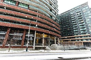 Panoramic Lakeview in a Luxury Downtown Oasis