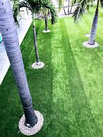 Tropical Inn & Suites