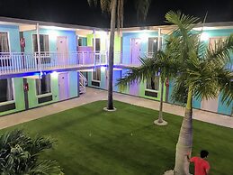Tropical Inn & Suites