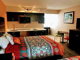 Tropical Inn & Suites