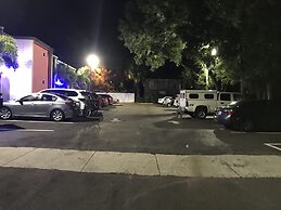 Tropical Inn & Suites