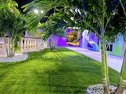 Tropical Inn & Suites