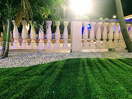 Tropical Inn & Suites