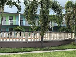 Tropical Inn & Suites