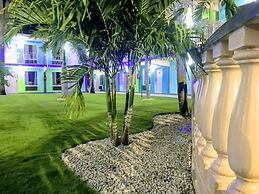 Tropical Inn & Suites