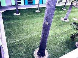 Tropical Inn & Suites