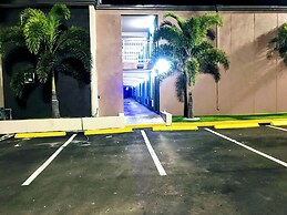 Tropical Inn & Suites