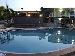 Tropical Inn & Suites