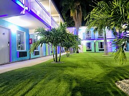 Tropical Inn & Suites