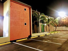 Tropical Inn & Suites