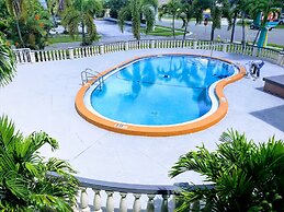 Tropical Inn & Suites