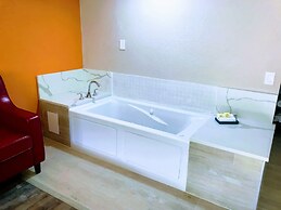 Tropical Inn & Suites