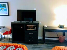 Tropical Inn & Suites