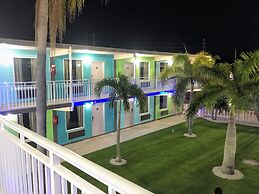 Tropical Inn & Suites