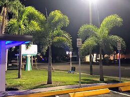 Tropical Inn & Suites