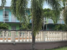 Tropical Inn & Suites