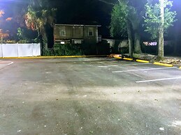 Tropical Inn & Suites