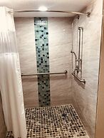 Tropical Inn & Suites