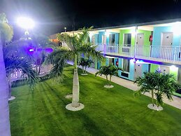 Tropical Inn & Suites