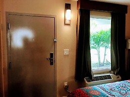 Tropical Inn & Suites