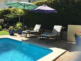 Beautiful 2-bed Villa in Quinta do Lago With Pool