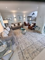 Beautiful 2-bed Villa in Quinta do Lago With Pool