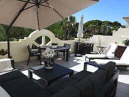 Beautiful 2-bed Villa in Quinta do Lago With Pool