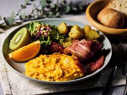 THE LIVELY TOKYO AZABUJUBAN