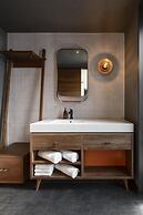 THE LIVELY TOKYO AZABUJUBAN