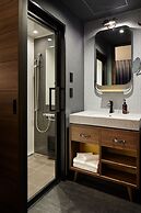 THE LIVELY TOKYO AZABUJUBAN