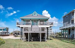 Keepin' It Reel 3 Bedroom Home by RedAwning