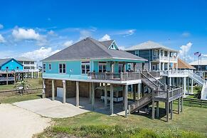 Keepin' It Reel 3 Bedroom Home by RedAwning