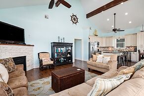 Keepin' It Reel 3 Bedroom Home by RedAwning