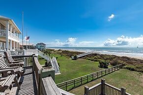 Keepin' It Reel 3 Bedroom Home by RedAwning