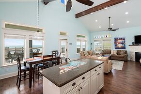 Keepin' It Reel 3 Bedroom Home by RedAwning