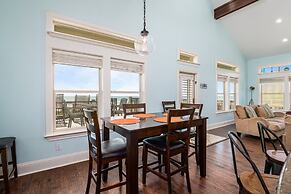 Keepin' It Reel 3 Bedroom Home by RedAwning