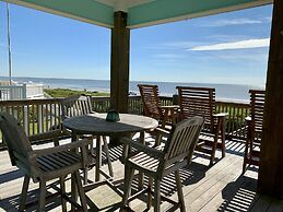 Keepin' It Reel 3 Bedroom Home by RedAwning