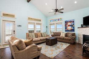 Keepin' It Reel 3 Bedroom Home by RedAwning