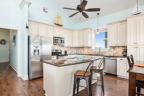 Keepin' It Reel 3 Bedroom Home by RedAwning