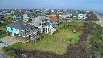 Keepin' It Reel 3 Bedroom Home by RedAwning