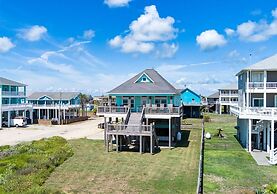 Keepin' It Reel 3 Bedroom Home by RedAwning