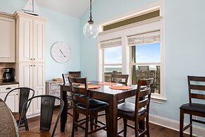 Keepin' It Reel 3 Bedroom Home by RedAwning