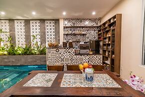 Golden Walls Homestay