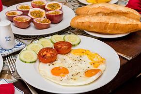 Golden Walls Homestay