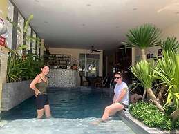 Golden Walls Homestay