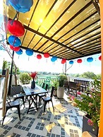 Golden Walls Homestay