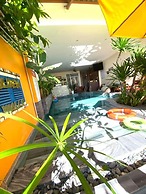 Golden Walls Homestay