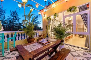 Golden Walls Homestay