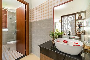 Golden Walls Homestay